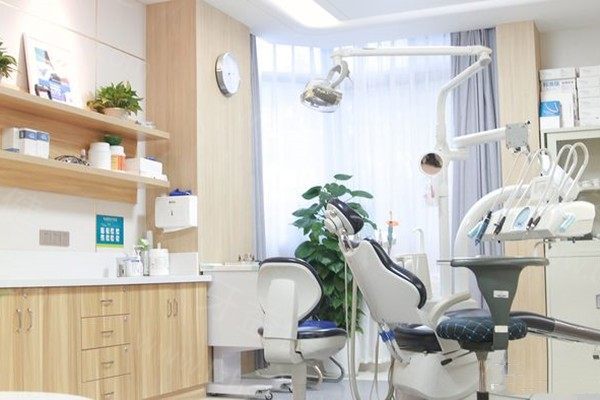 沪申口腔牙齿矫正价格表