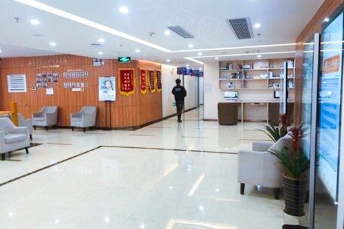 湖州金铂利口腔收费价格表：种植牙2068+牙齿矫正4580起|含地址电话